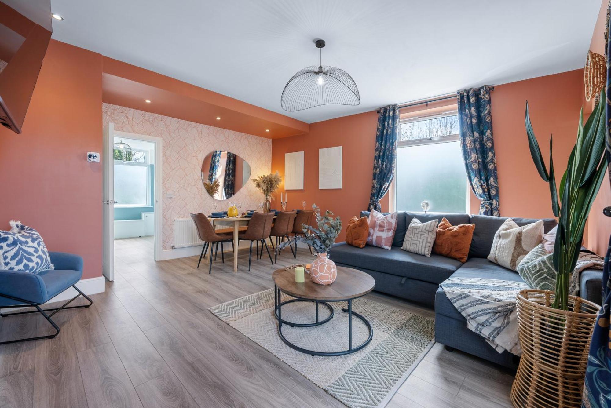 4-Bedroom Stunning Luxe, Spacious & Stylish Design House Bolton, Sleeps 11, With Parking Central Bolton, Links To Manchester, Pet-Friendly, Best For Groups! Work Contractors And Summer Special Offer! - By Blue Puffin Stays Farnworth Экстерьер фото