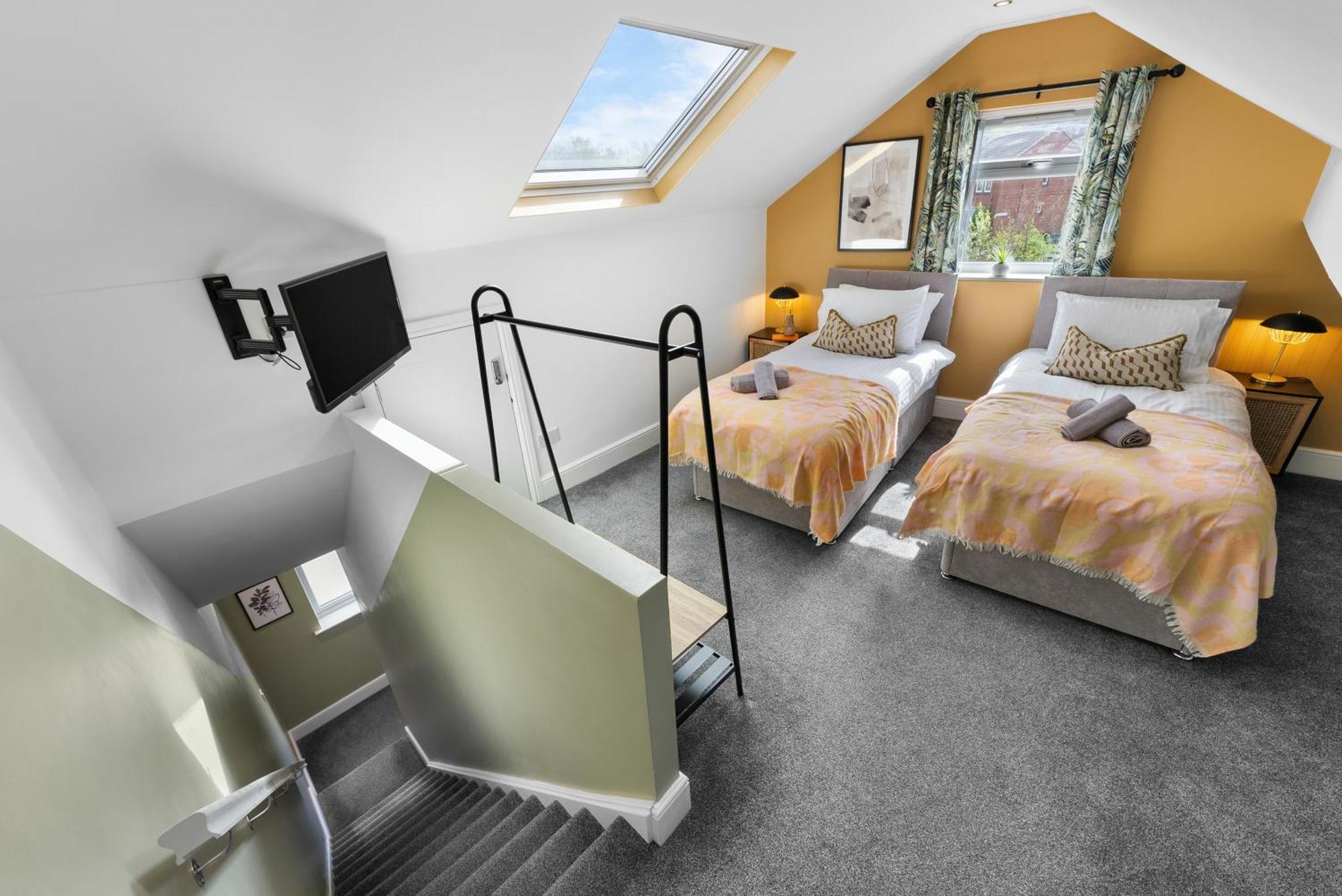 4-Bedroom Stunning Luxe, Spacious & Stylish Design House Bolton, Sleeps 11, With Parking Central Bolton, Links To Manchester, Pet-Friendly, Best For Groups! Work Contractors And Summer Special Offer! - By Blue Puffin Stays Farnworth Экстерьер фото