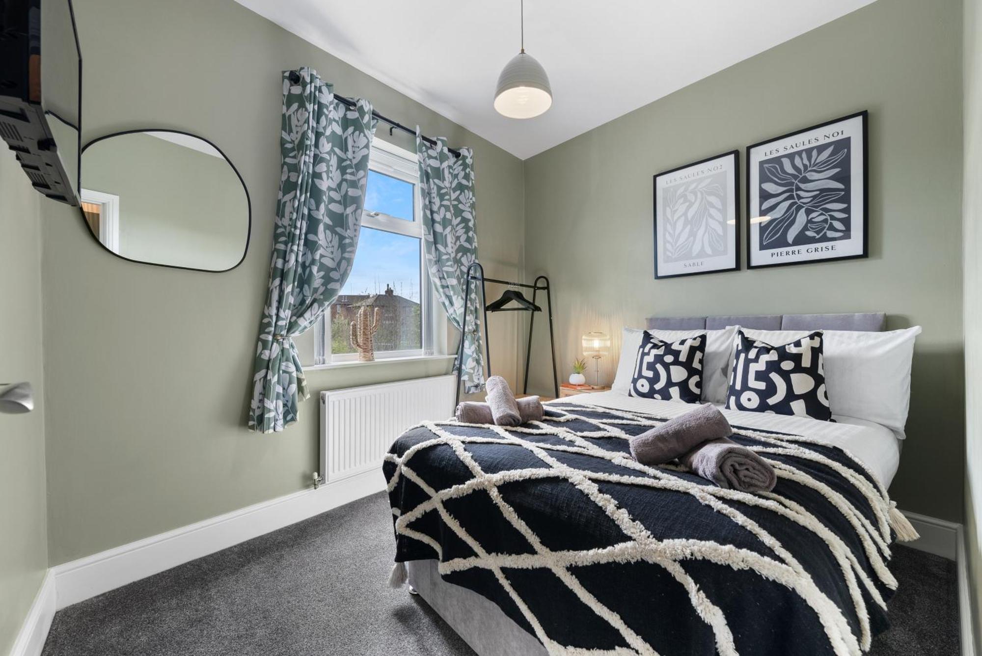 4-Bedroom Stunning Luxe, Spacious & Stylish Design House Bolton, Sleeps 11, With Parking Central Bolton, Links To Manchester, Pet-Friendly, Best For Groups! Work Contractors And Summer Special Offer! - By Blue Puffin Stays Farnworth Экстерьер фото