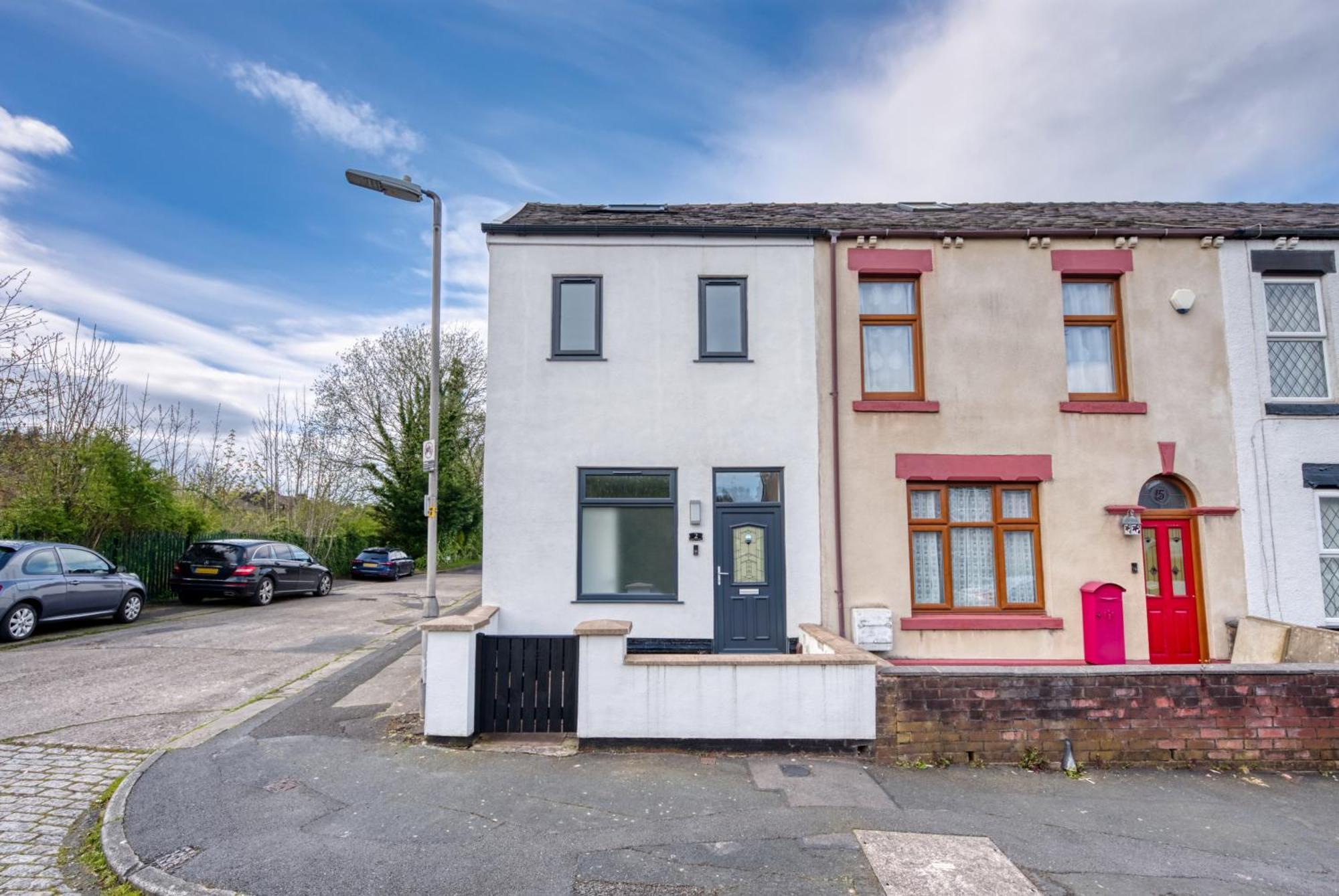 4-Bedroom Stunning Luxe, Spacious & Stylish Design House Bolton, Sleeps 11, With Parking Central Bolton, Links To Manchester, Pet-Friendly, Best For Groups! Work Contractors And Summer Special Offer! - By Blue Puffin Stays Farnworth Экстерьер фото